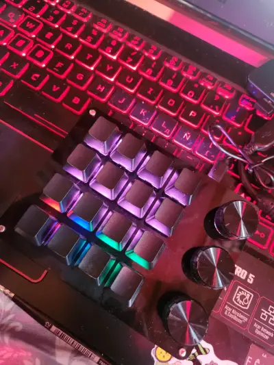 Teclado macro personalizable con perillas RGB - miniatura 2