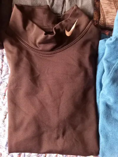 Lote de polerones y poleras deportivas para hombre - miniatura 2