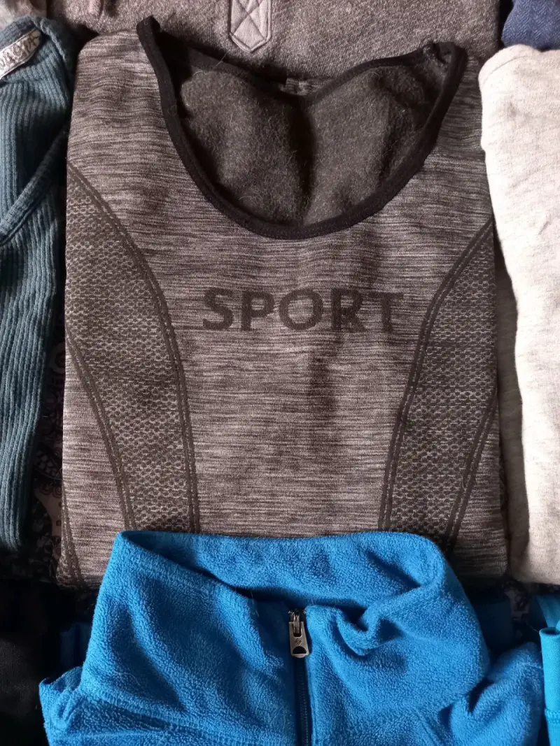 Lote de polerones y poleras deportivas para hombre - 3