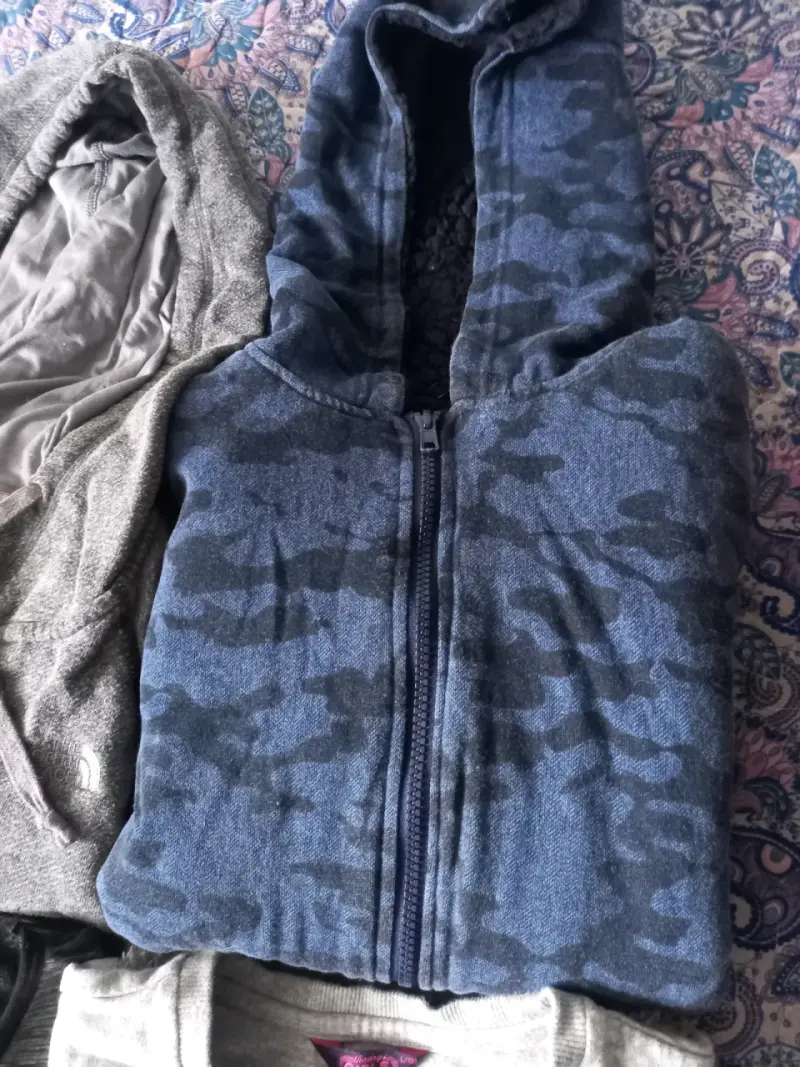Lote de polerones y poleras deportivas para hombre - 5