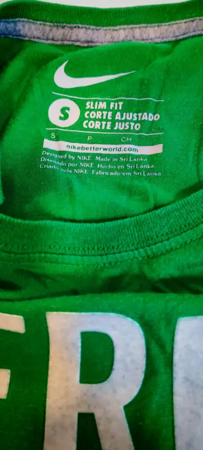 Polera Nike verde con estampado 'Free Agent' - miniatura 3