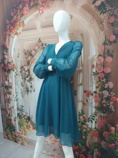 Vestido de gasa verde  con mangas largas - miniatura 2