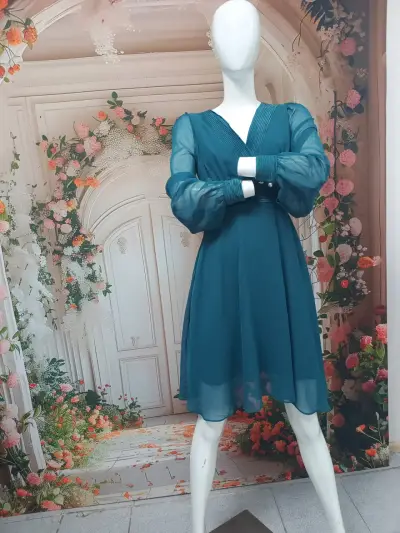 Vestido de gasa verde  con mangas largas - miniatura 3