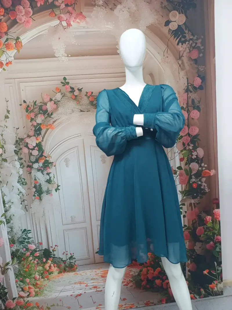 Vestido de gasa verde con mangas largas - 4