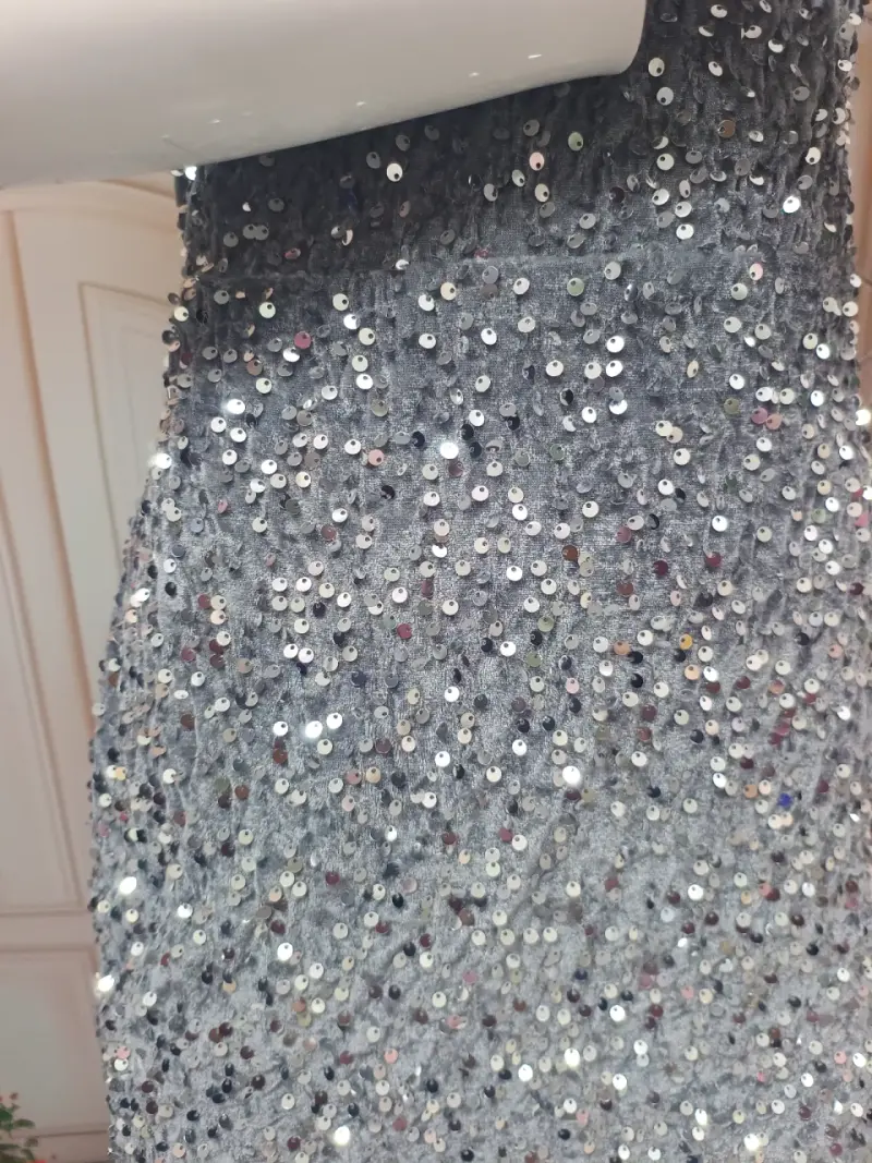 Vestido de fiesta plateado con lentejuelas - 2