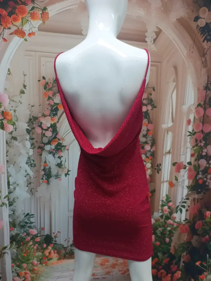 Vestido corto rojo con tirantes delgados - 3