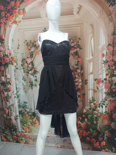 Vestido de fiesta negro con lentejuelas - miniatura 3
