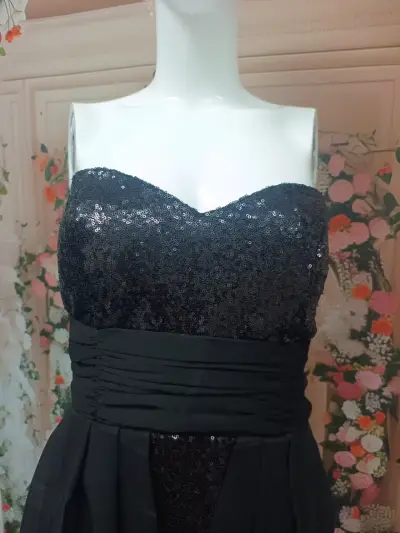 Vestido de fiesta negro con lentejuelas - miniatura 5