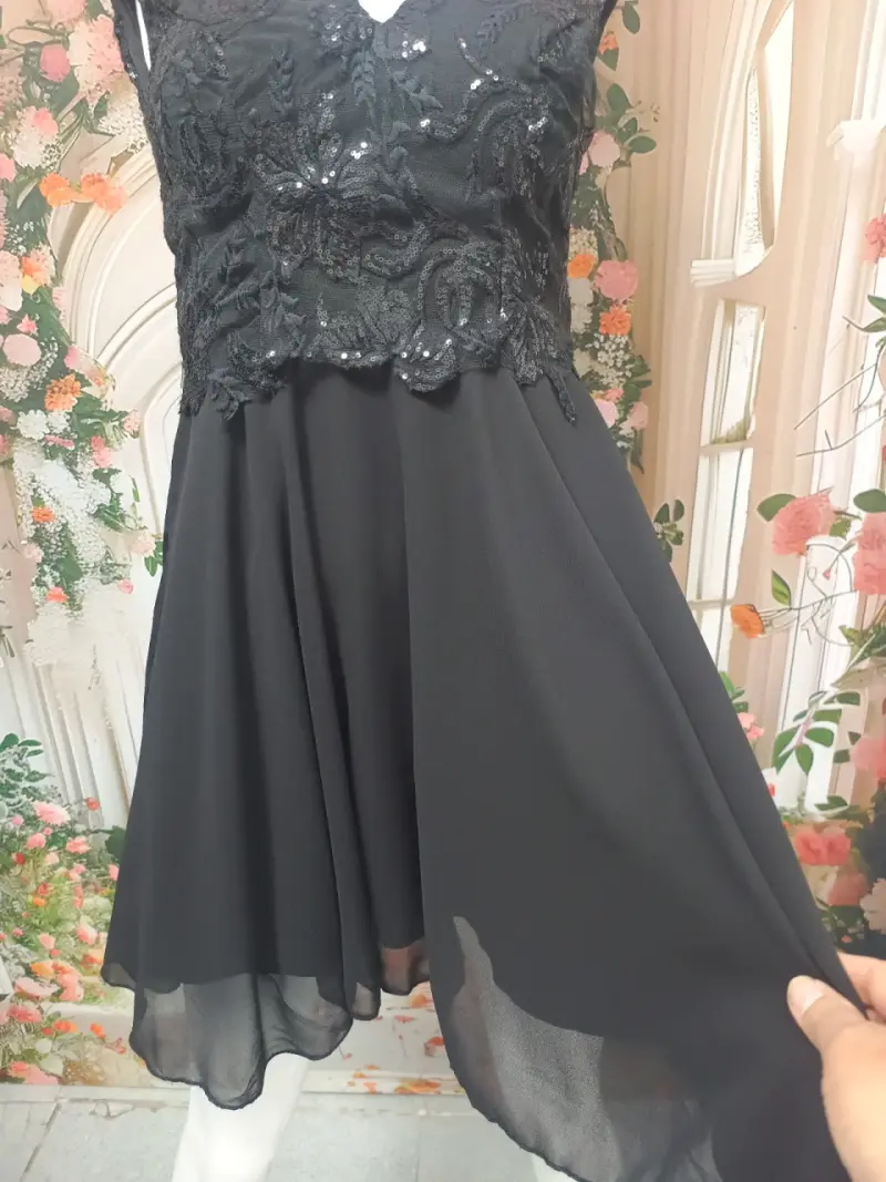 Vestido de fiesta negro con encaje y lentejuelas - 2