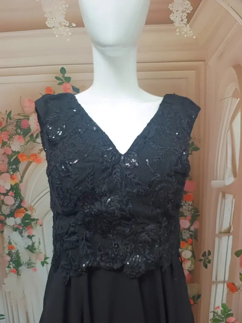 Vestido de fiesta negro con encaje y lentejuelas - 3