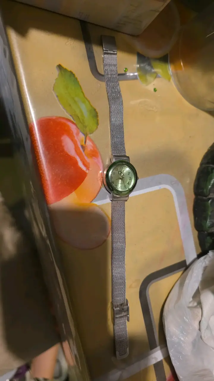 Reloj de pulsera con correa metálica - 1
