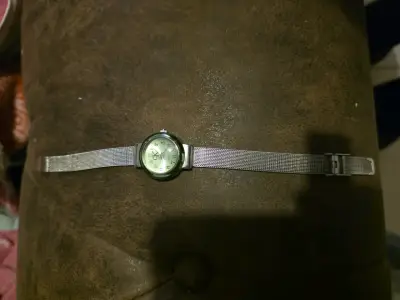 Reloj de pulsera con correa metálica - miniatura 2