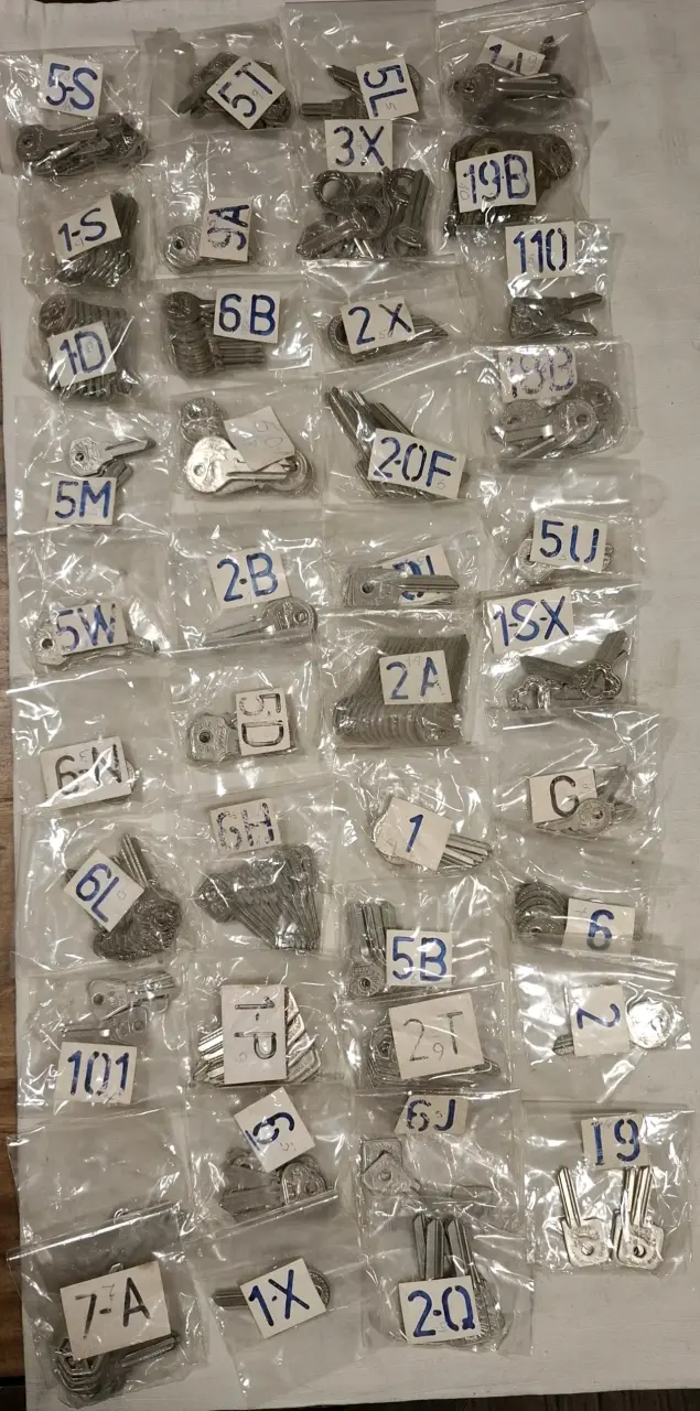 Máquina Copiadora de Llaves Chilarch con Kit de 251 Llaves - 3