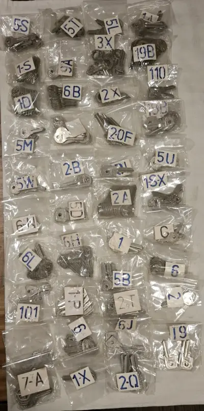 Máquina Copiadora de Llaves Chilarch con Kit de 251 Llaves - miniatura 3
