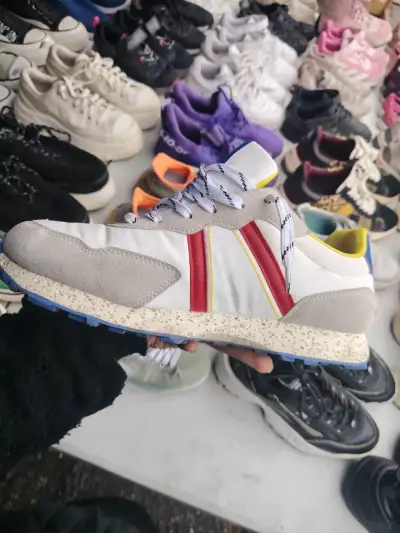 Zapatillas deportivas Dunlop blancas con detalles rojos - miniatura 3