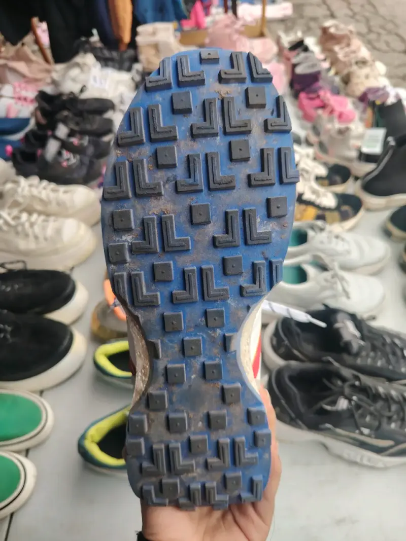 Zapatillas deportivas Dunlop blancas con detalles rojos - 5