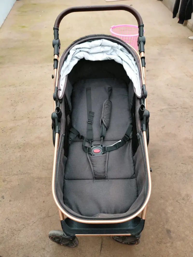 Coche de bebé plegable con capota gris - 1