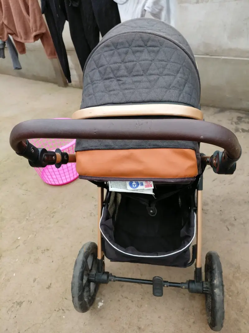 Coche de bebé plegable con capota gris - 3