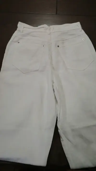 Pantalones de mezclilla blancos para mujer - miniatura 3