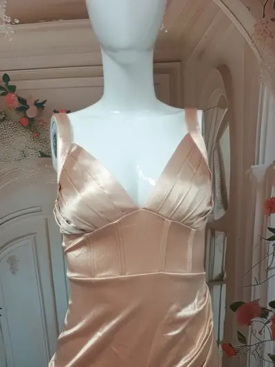Vestido de fiesta satinado color champán - miniatura 3