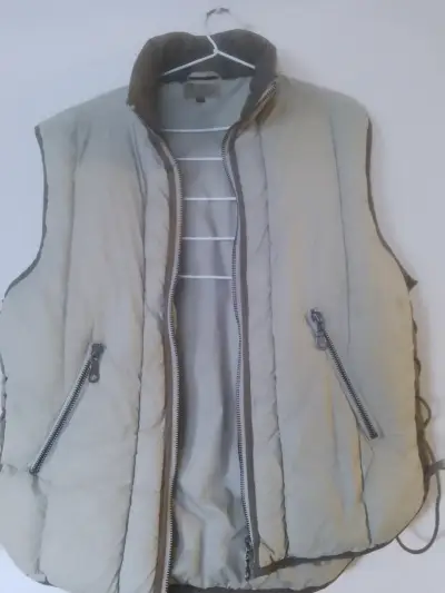 Chaleco sin mangas acolchado beige - miniatura 1