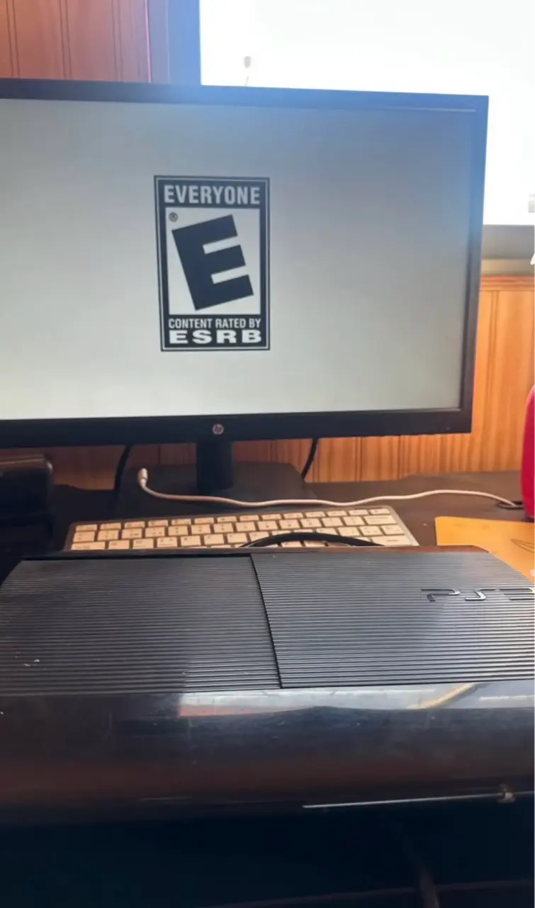 Consola PlayStation 3 con controles y accesorios - 1