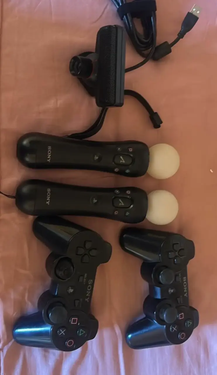 Consola PlayStation 3 con controles y accesorios - 2