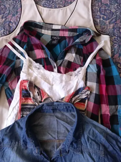 Lote de camisas y blusas variadas Rue21 - miniatura 1