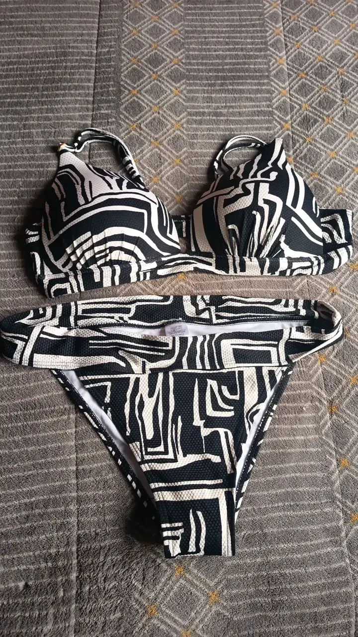 Bikini estampado blanco y negro