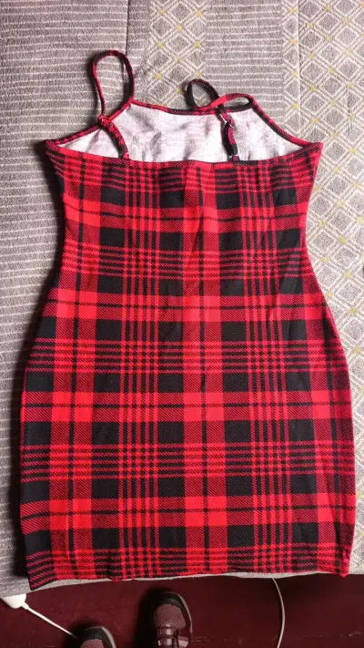 Vestido escocés rojo y negro ajustado - miniatura 2