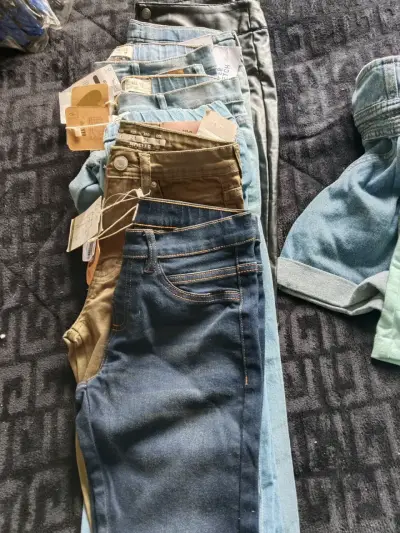 Lote de pantalones y faldas para mujer en varios colores - miniatura 1