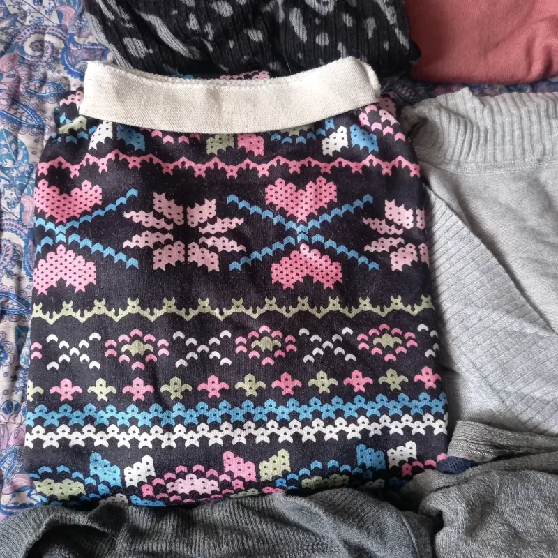 Lote de sweaters y polerones de mujer en varios - 2