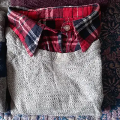Lote de  sweaters y polerones de mujer en varios - miniatura 3