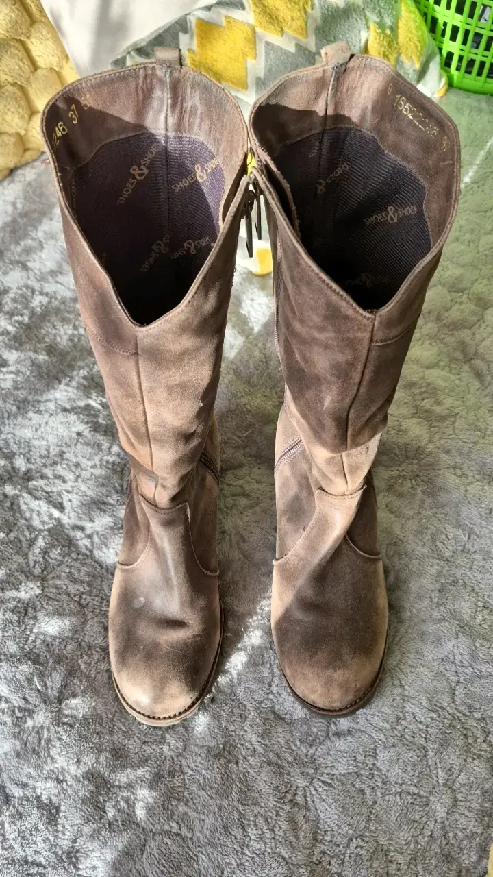 Botas de cuero marrón con tacón alto - 2