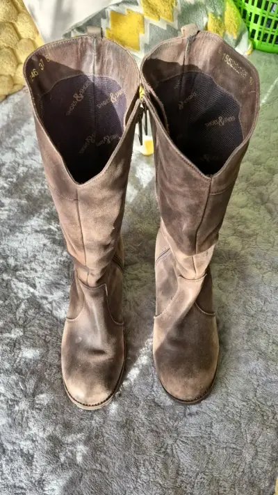 Botas de cuero marrón con tacón alto - miniatura 2