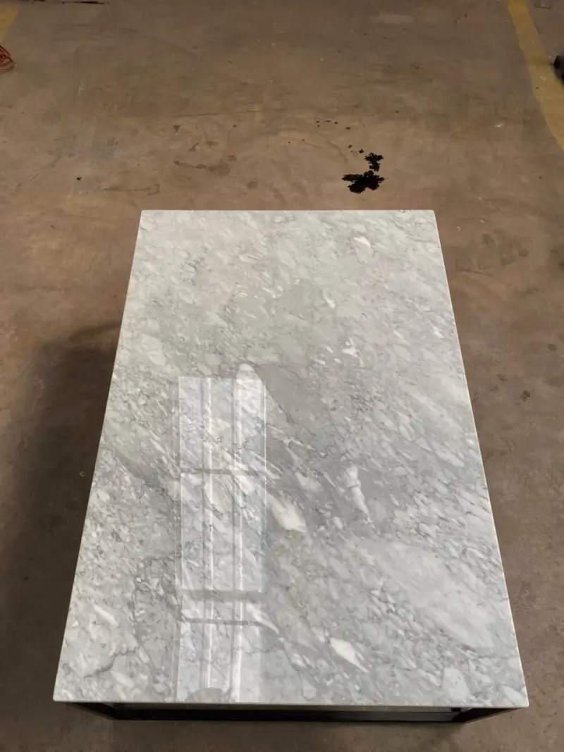 Mesas de centro de mármol con base metálica - 4