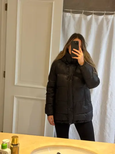 Parka negra para mujer con gorro - miniatura 3