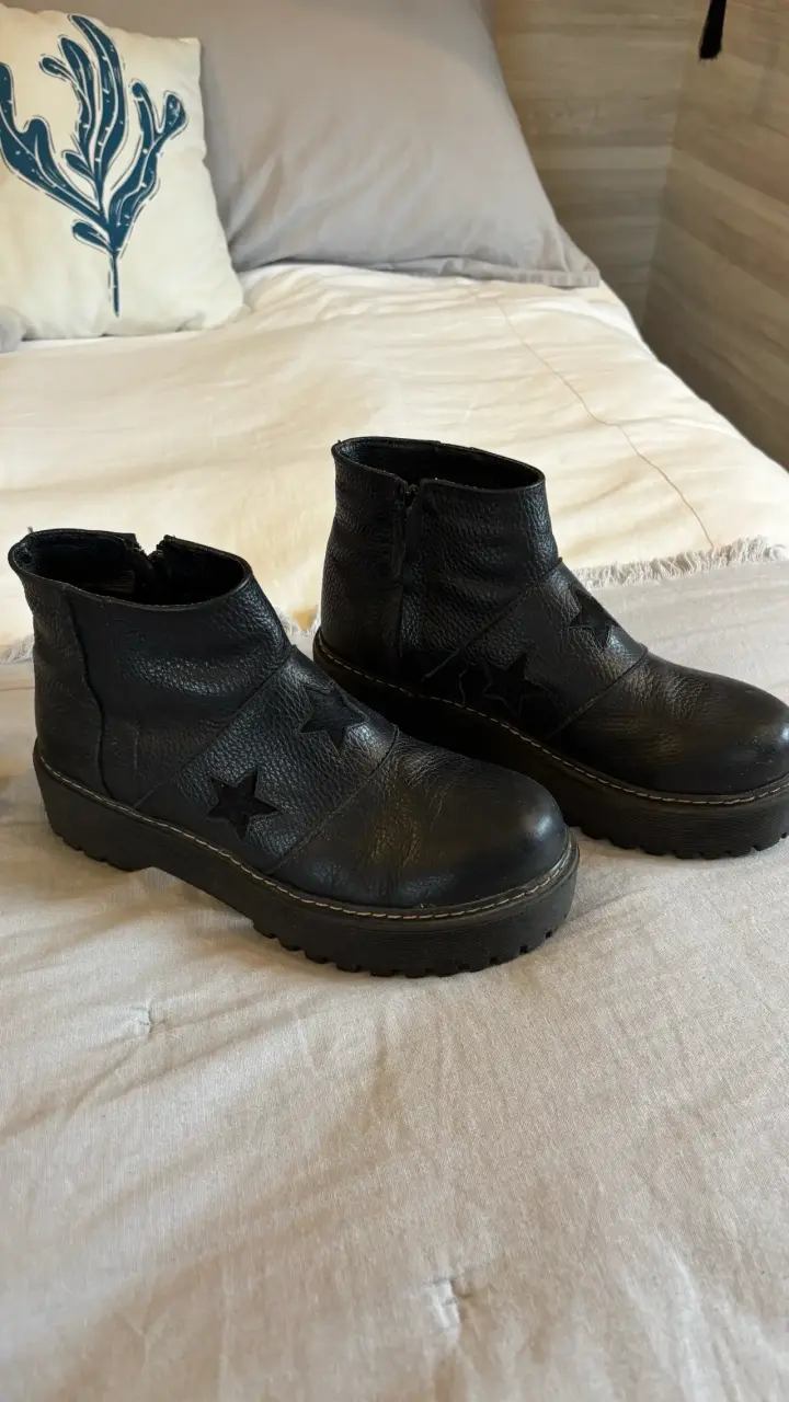 Botines negros cuero con estrellas para mujer - 1