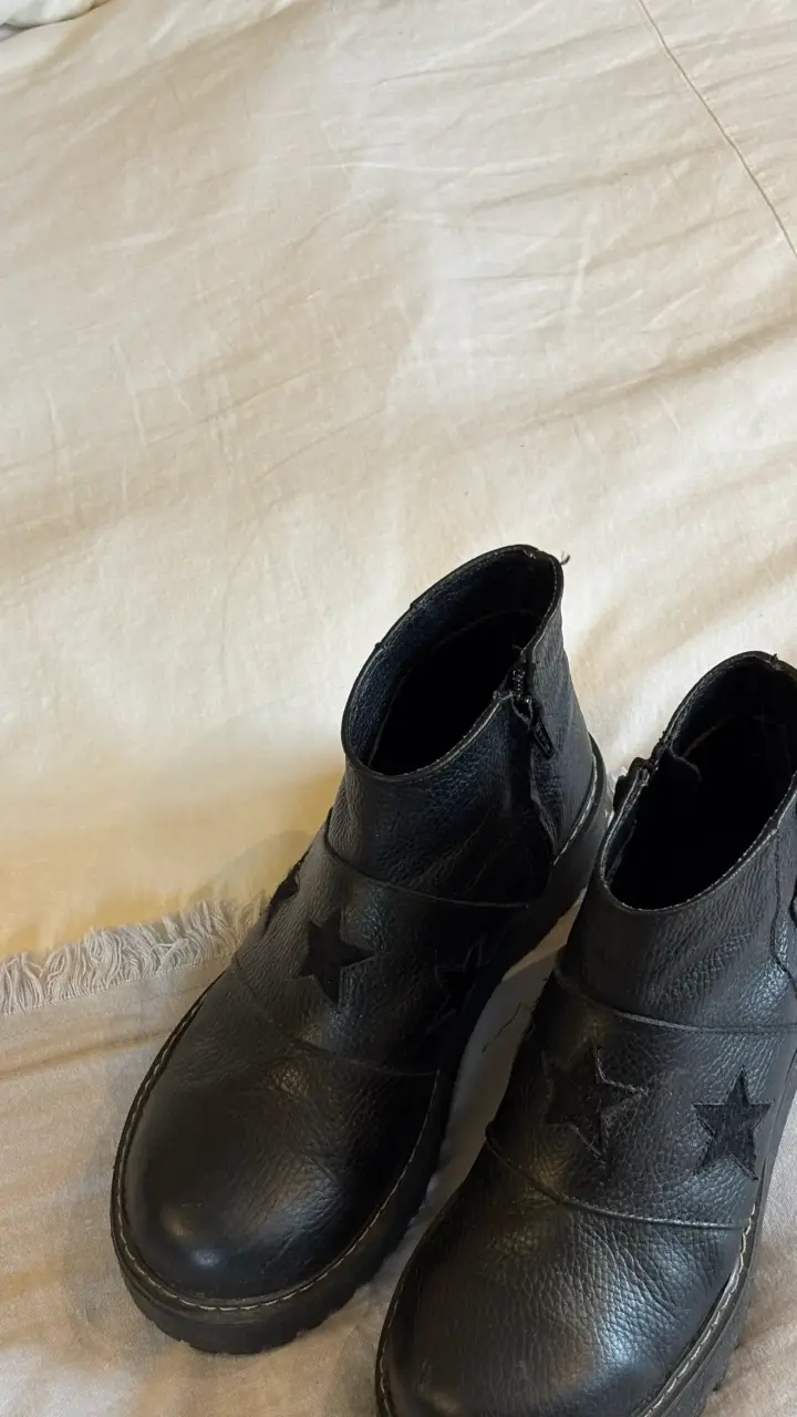 Botines negros cuero con estrellas para mujer - 4
