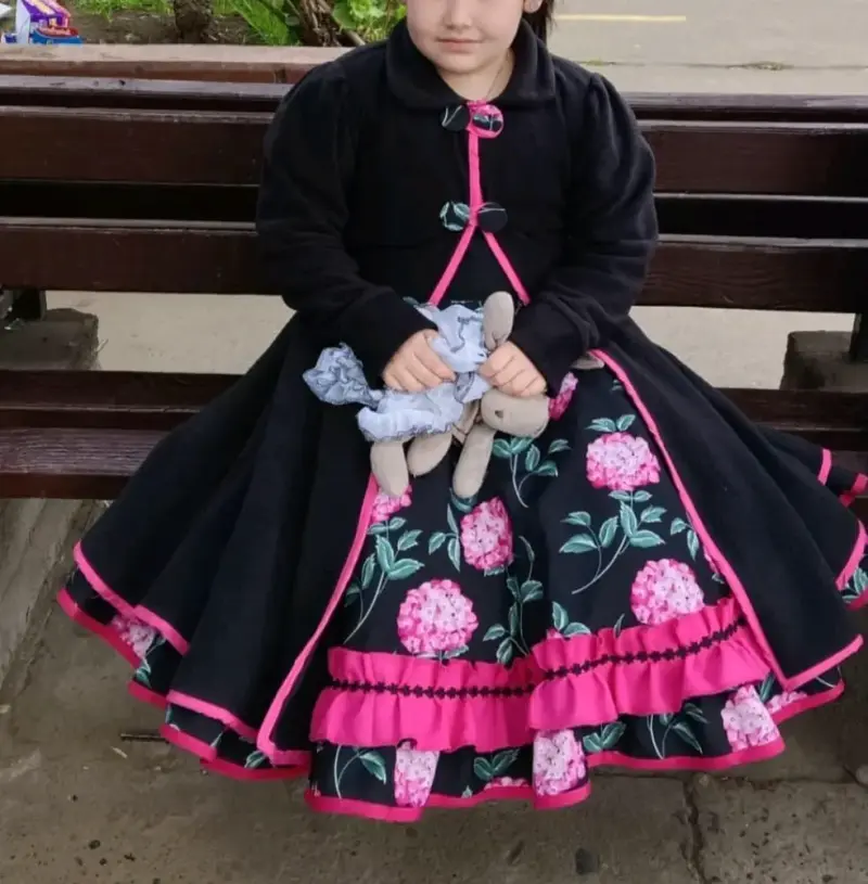 Vestido de huasita con abrigo de polar - 1