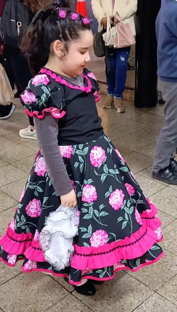 Vestido de huasita con abrigo de polar - 2