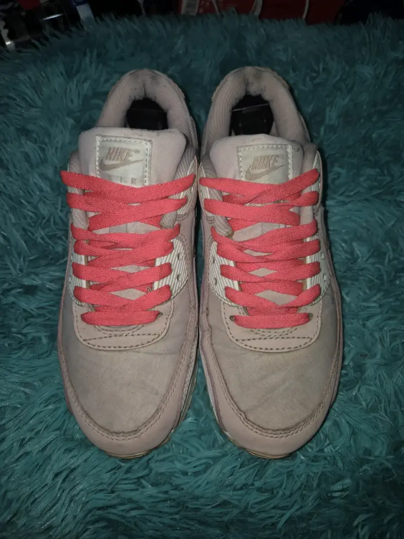 Zapatillas Nike Air Max rosas con cordones fucsia - 1