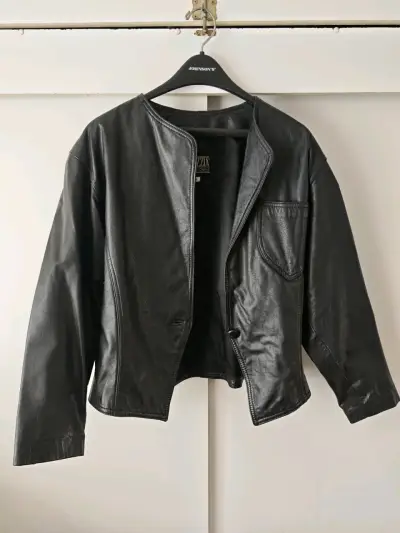 Chaqueta de cuero negra Tarazzia talla M - miniatura 1
