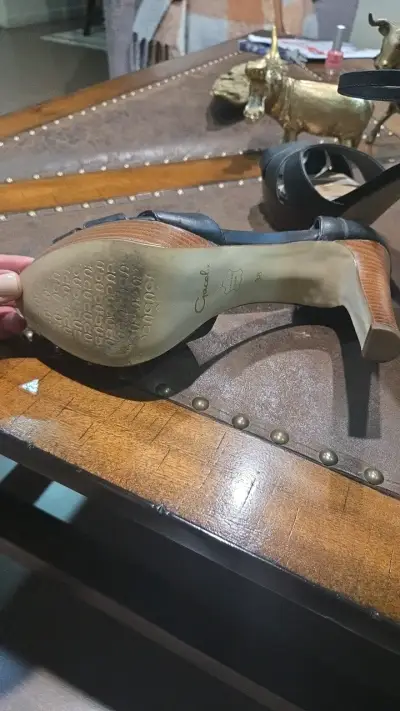 Tacones de cuero negro con plataforma - miniatura 2