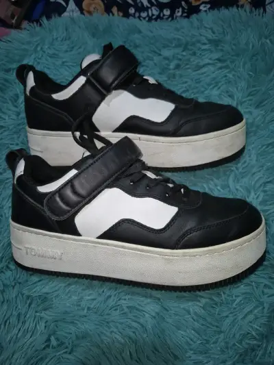 Zapatillas negras y blancas Tommy mujer plataforma - miniatura 1