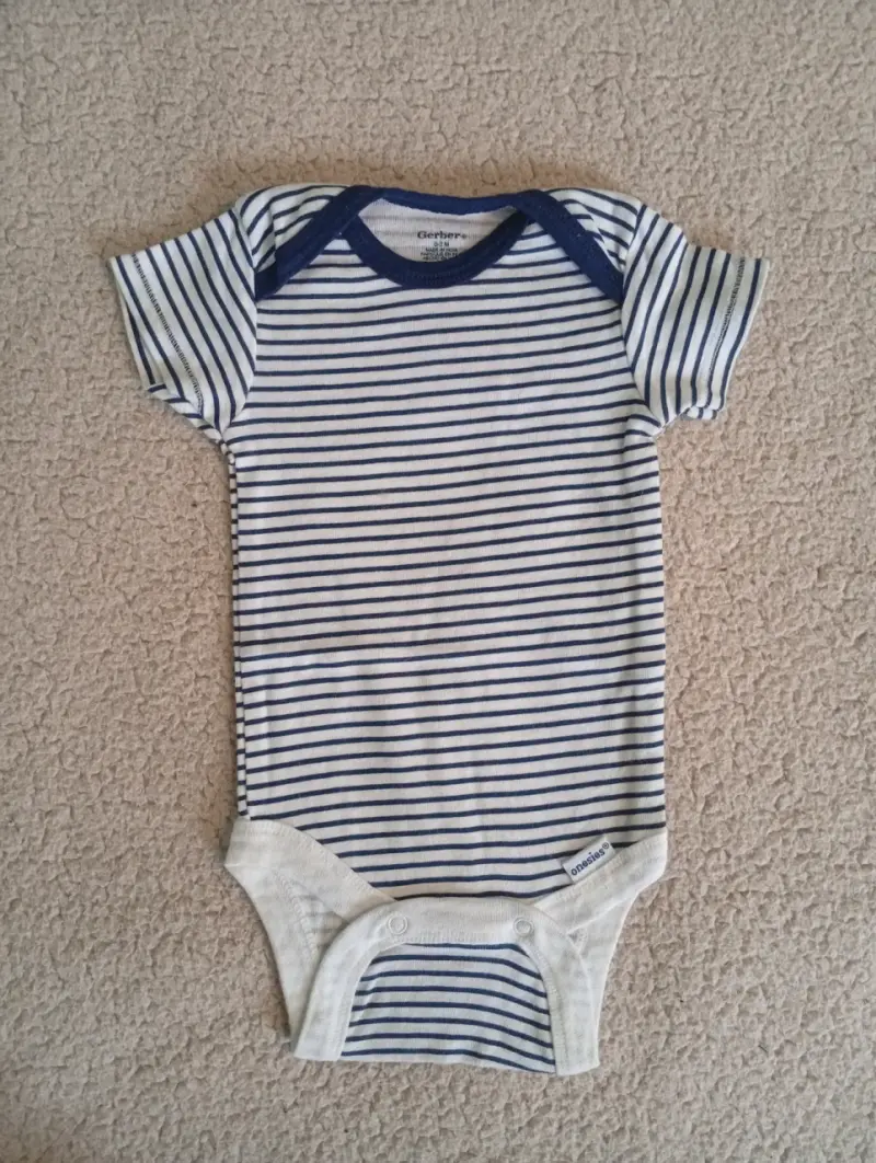 Body de bebé a rayas azul y blanco Gerber