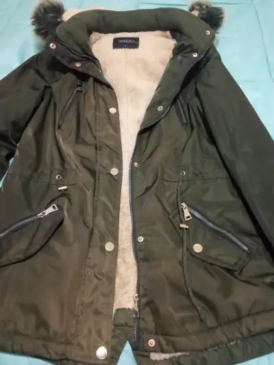 Parka verde con forro de piel sintética para mujer - miniatura 1