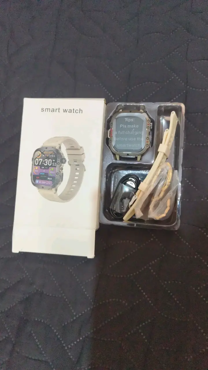 Smartwatch con correa negra y cargador - 6