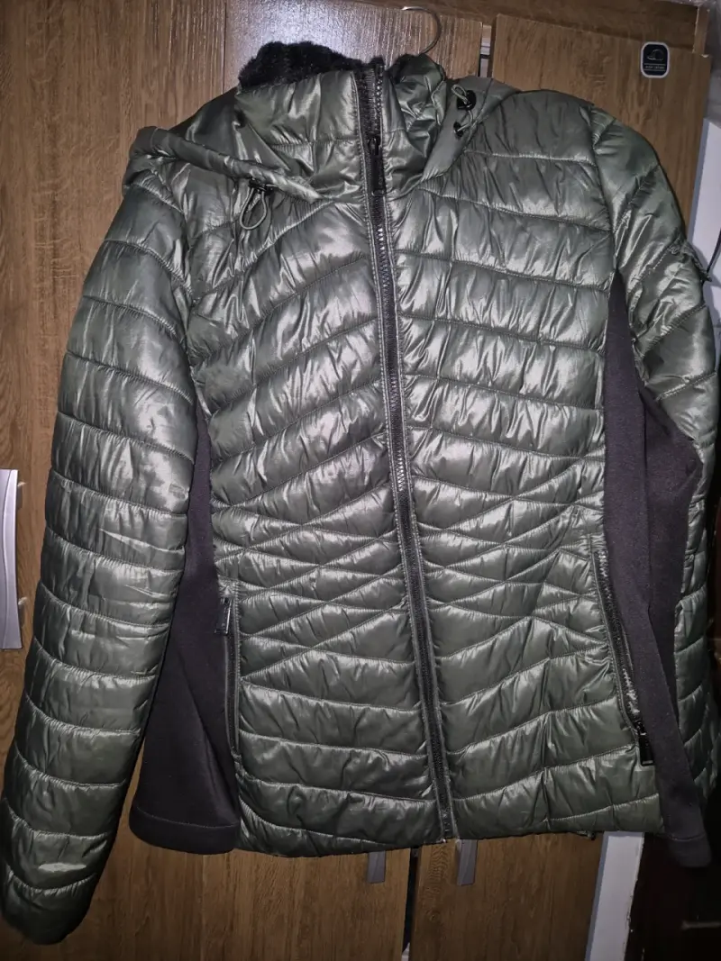 Chaqueta Calvin Klein Performance verde acolchada - 3