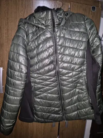Chaqueta Calvin Klein Performance verde acolchada - miniatura 3